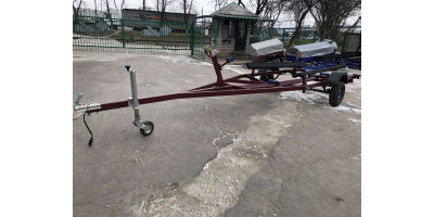 Спуск човна на воду з  причепа